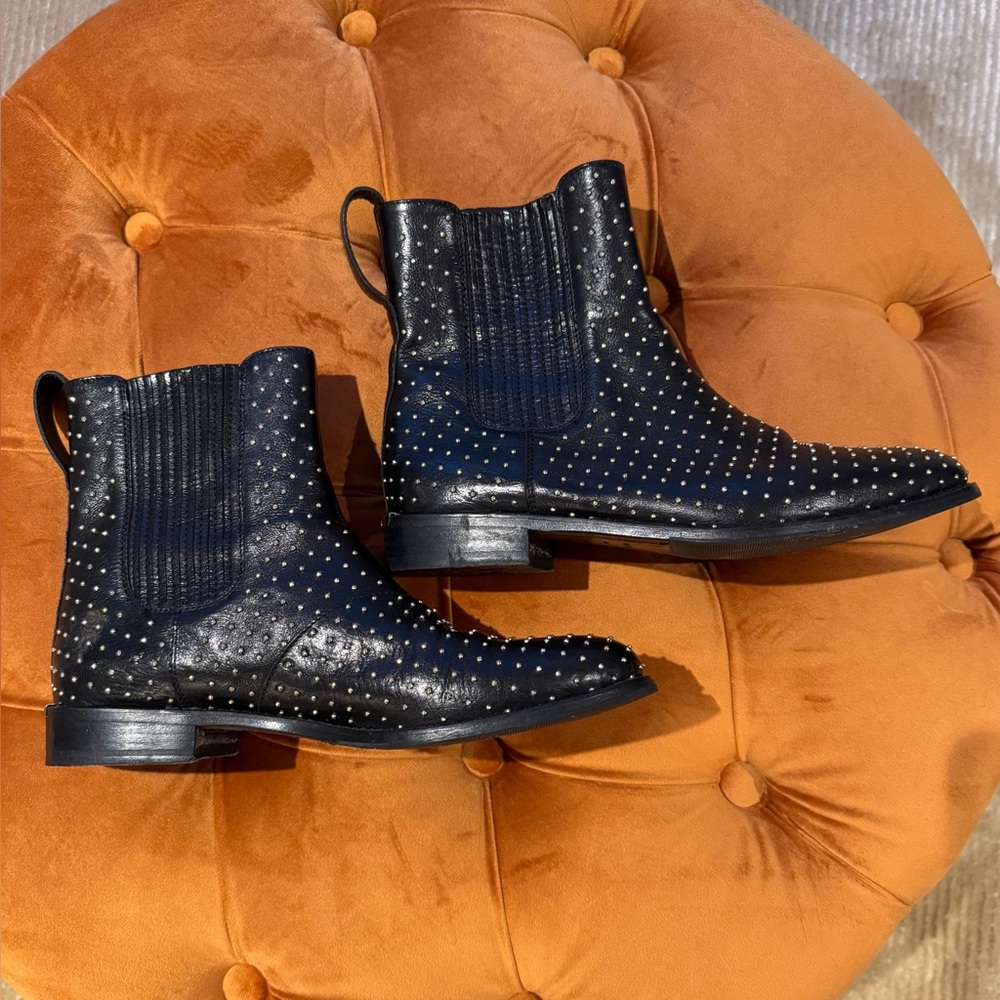 Burberry Studded Ankle Boots in Black Leather Like New!!!